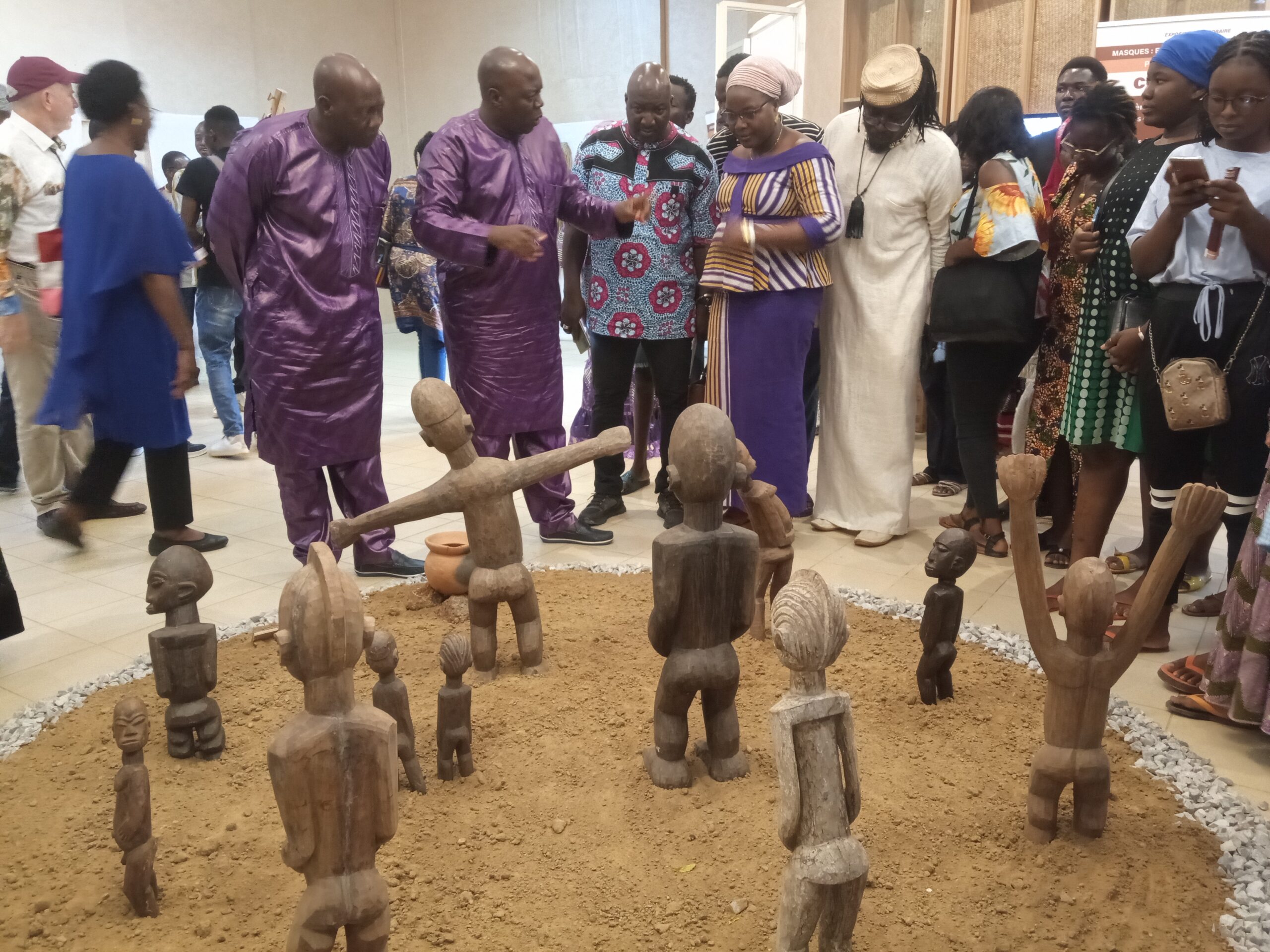 Entre tradition et modernité : les frères Ouattara exposent des masques au Musée National