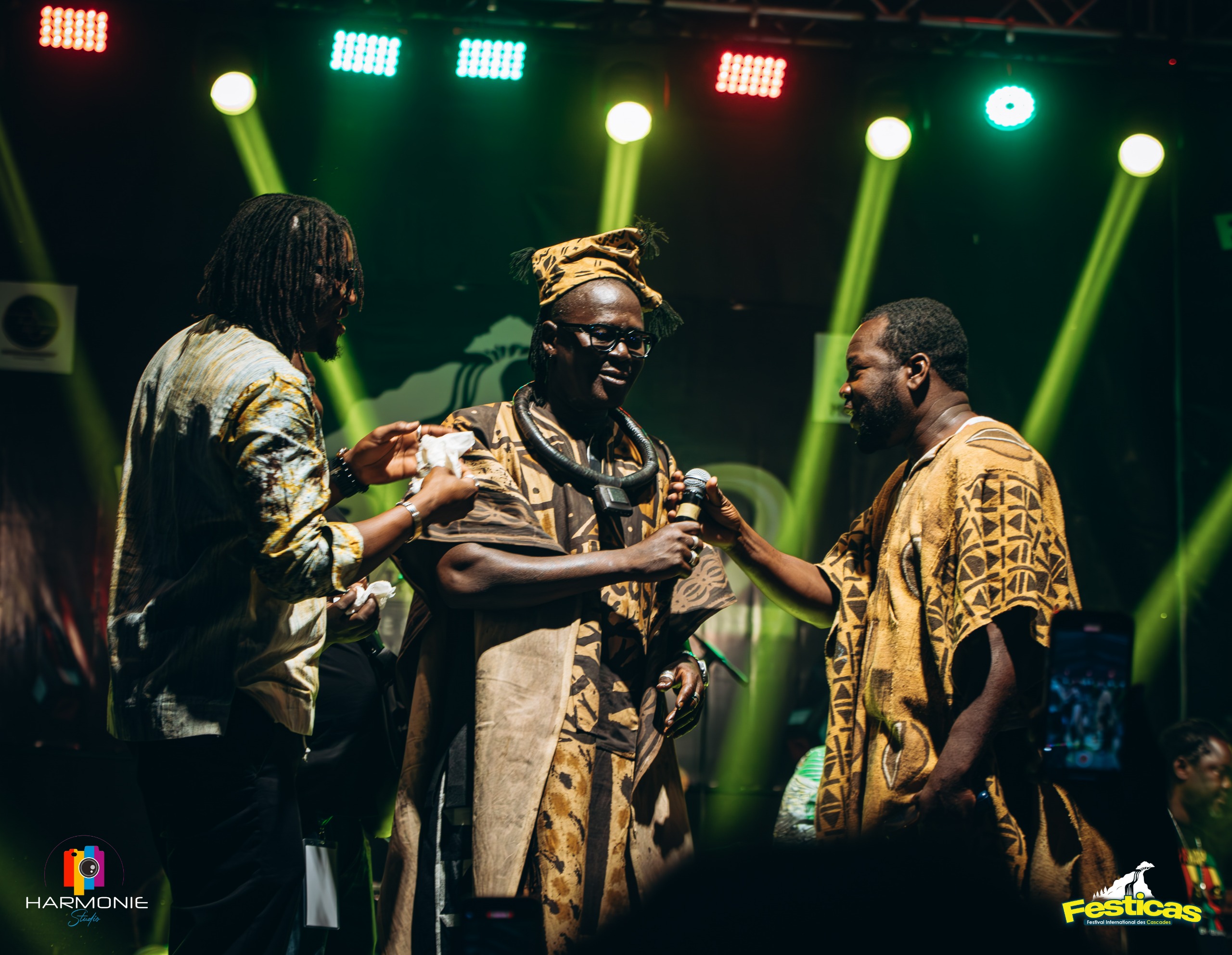 FESTICAS 2 : Floby enflamme Banfora et reçoit un hommage pour ses 20 ans de carrière