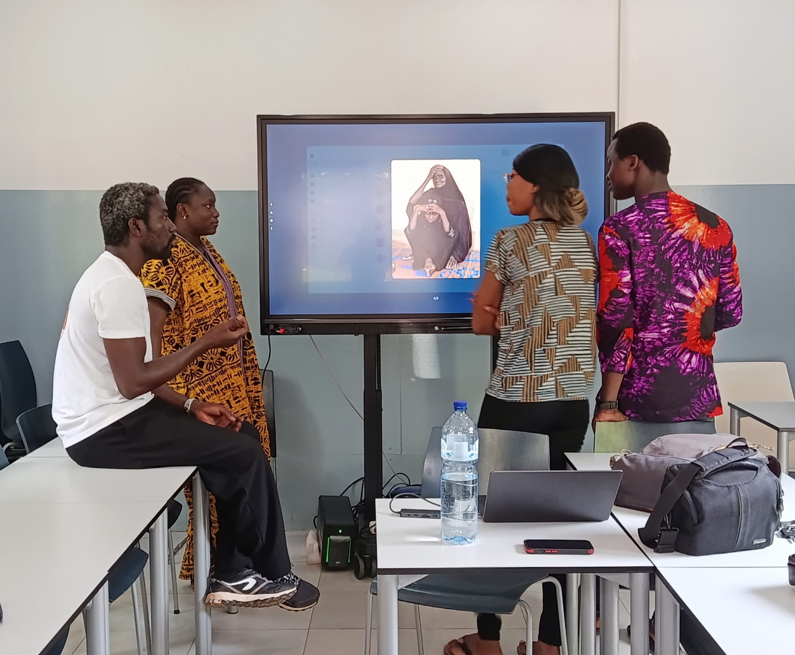 Critique d’art photographique : le CERPHOB outille une dizaine de journalistes