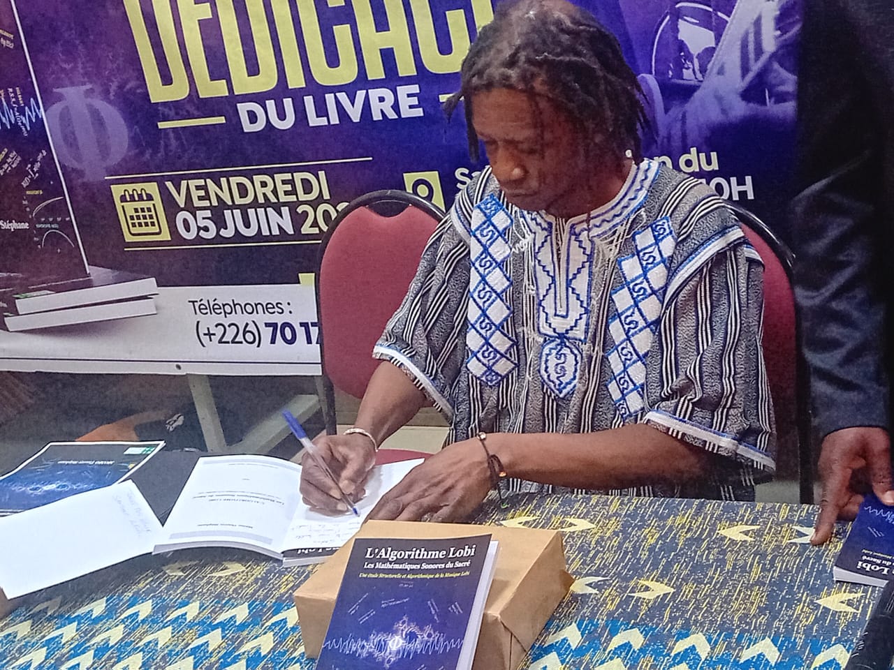 L'ouvrage comporte 133 pages subdivisées en 14 chapitres