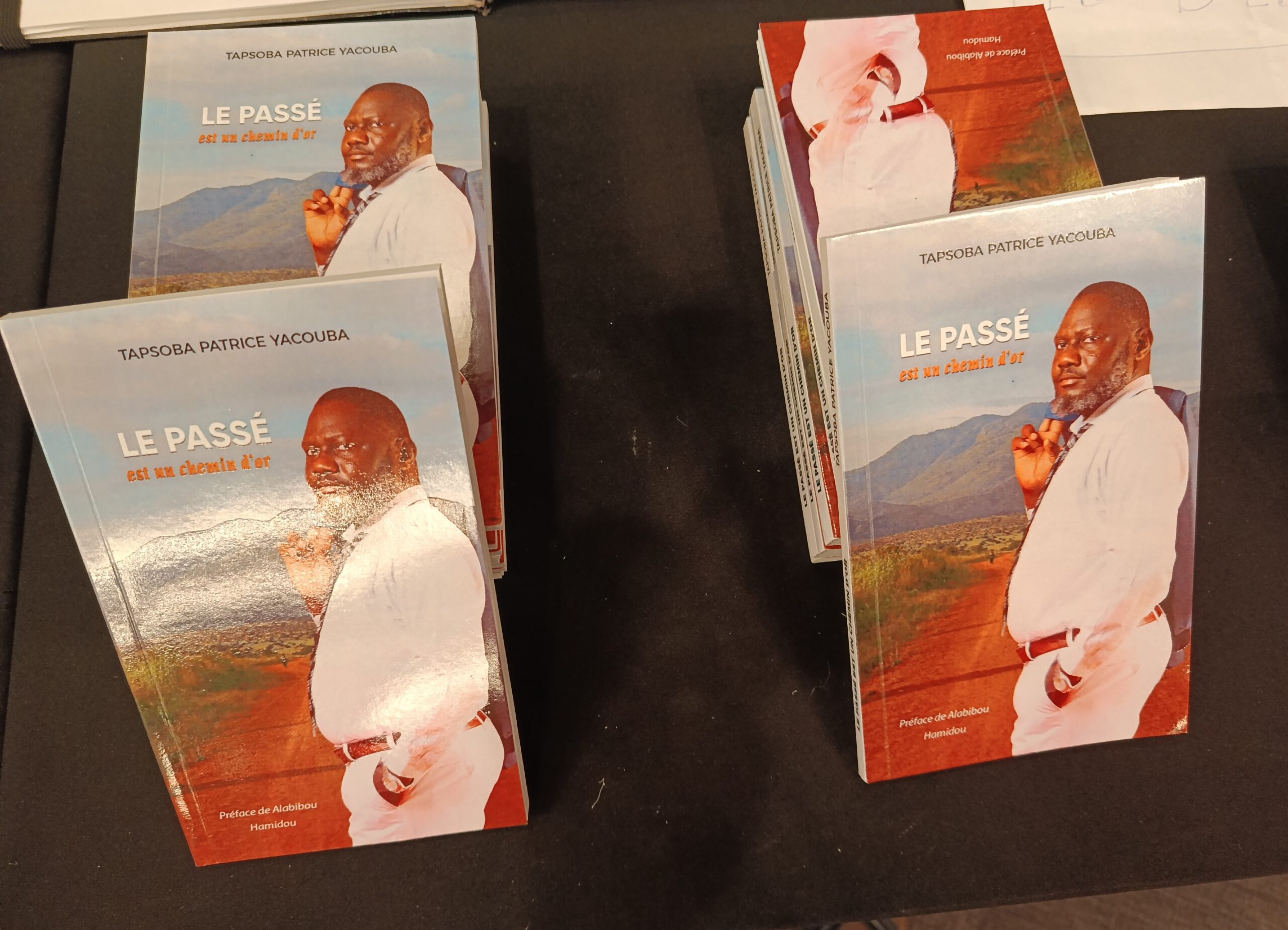 Littérature : Yacouba P. Tapsoba retrace son parcours dans « Le passé est un chemin d’or »
