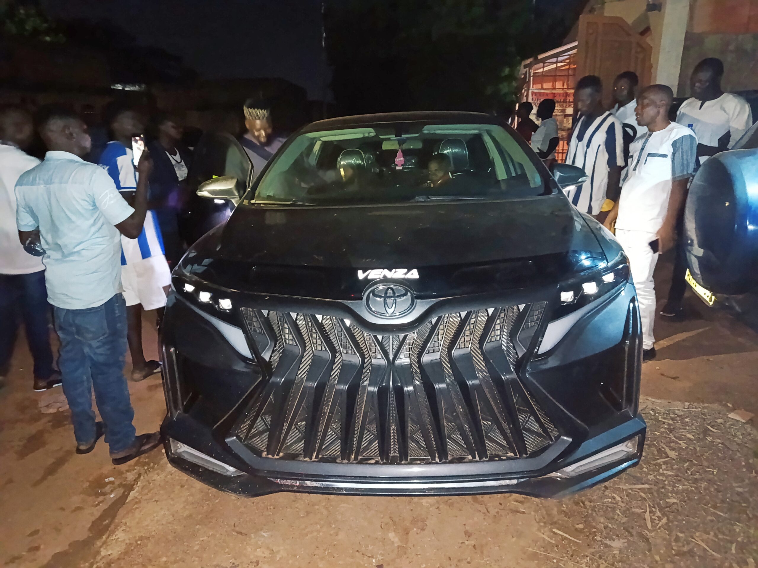 Musique : MTL Burkina reçoit une voiture en signe de son engagement