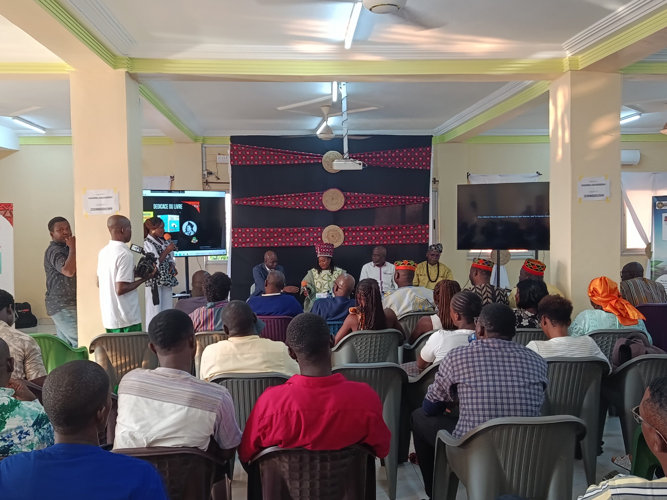 Littérature : « Réinventer l’éducation des garçons en Afrique », le plaidoyer d’Aïcha Sango