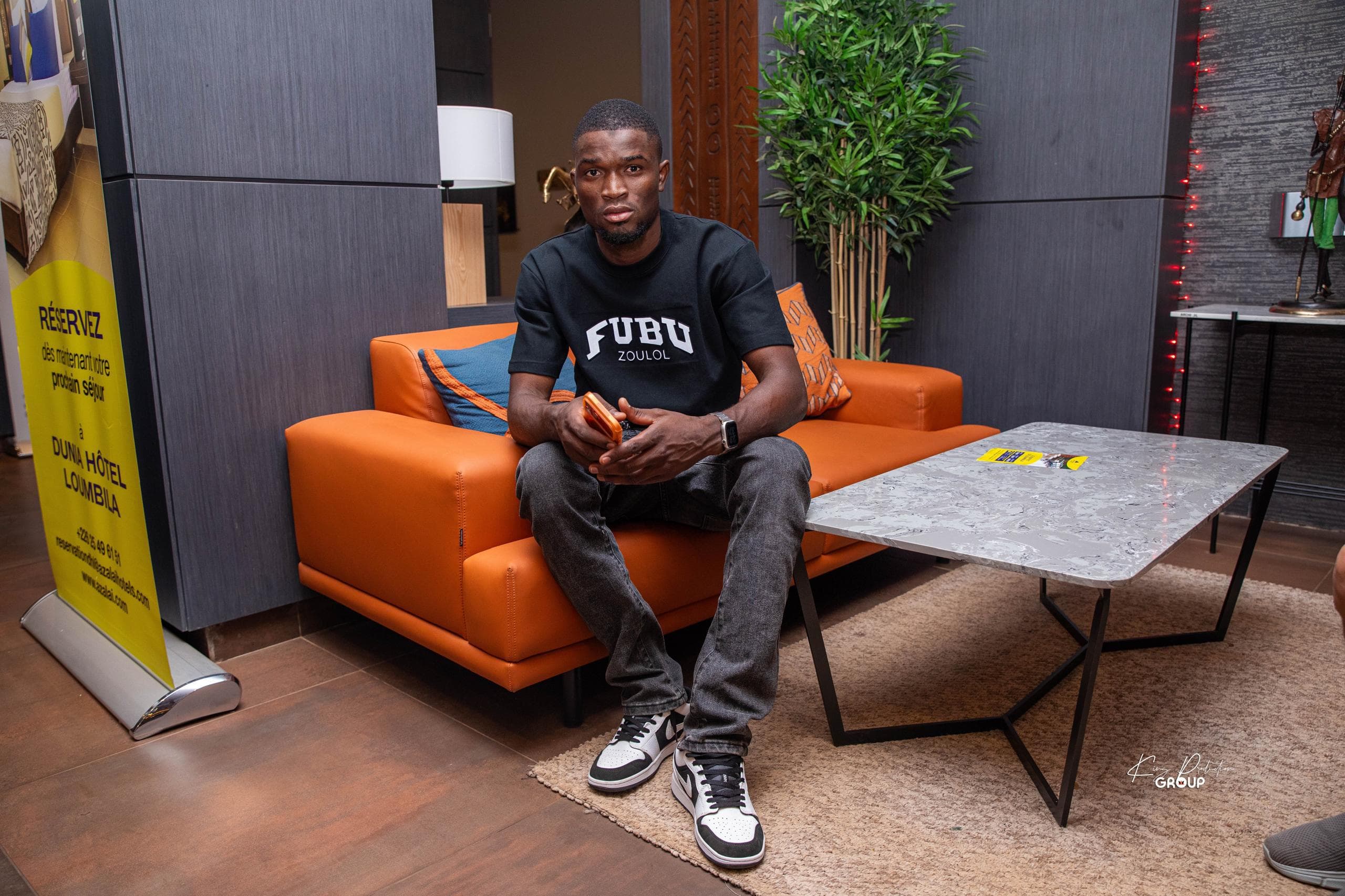 Zizou iPhone : Du slogan à succès « Jeune la Mercedes » au sommet de la téléphonie à Ouagadougou